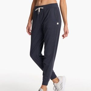 NEW WITH TAGS Vuori Performance Jogger in Midnight Heather (long, size S)